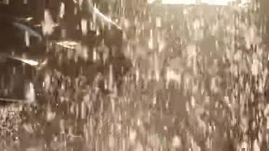 斯科普里喷泉中心的一段美丽的视频，一段瓦尔达河边喷泉的短视频